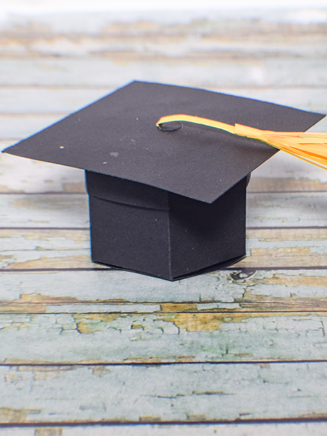 How to Make a Graduation Cap Gift Box using Cricut Story