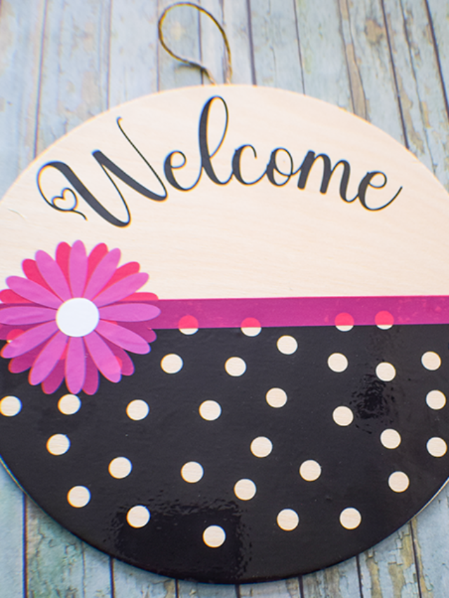 How to Make a Permanent Vinyl Welcome Plaque using Cricut Story